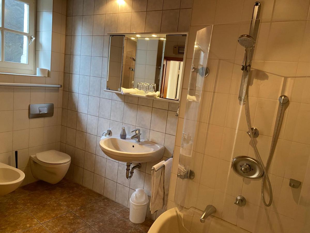 Gasthaus Zur Sonne Rhodt unter Rietburg Buitenkant foto